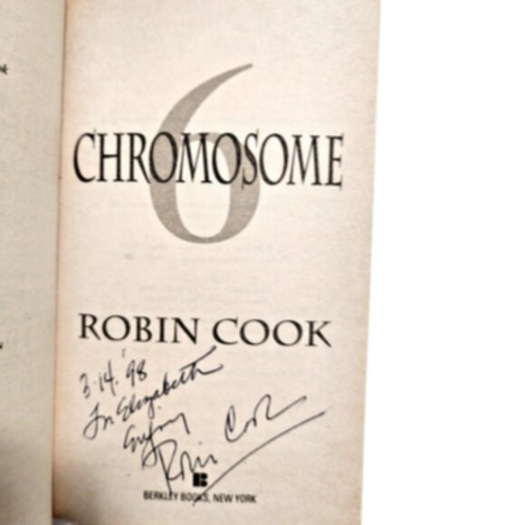 Autographed by Robin Cook: Chromosome 6 RARE COLLECTIBLE - Picture 2 of 3